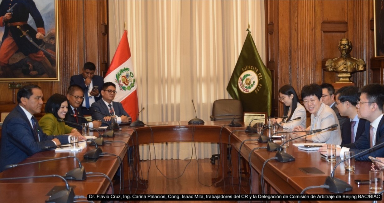 Imagen de la reuni&oacute;n con la comisi&oacute;n de arbitraje de Beijing