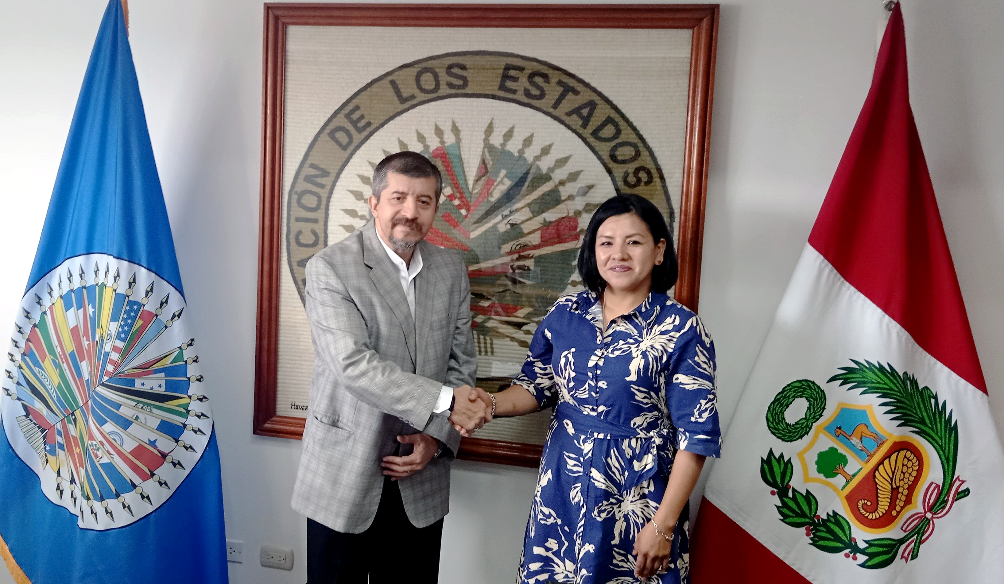 Foto con representante de la OEA