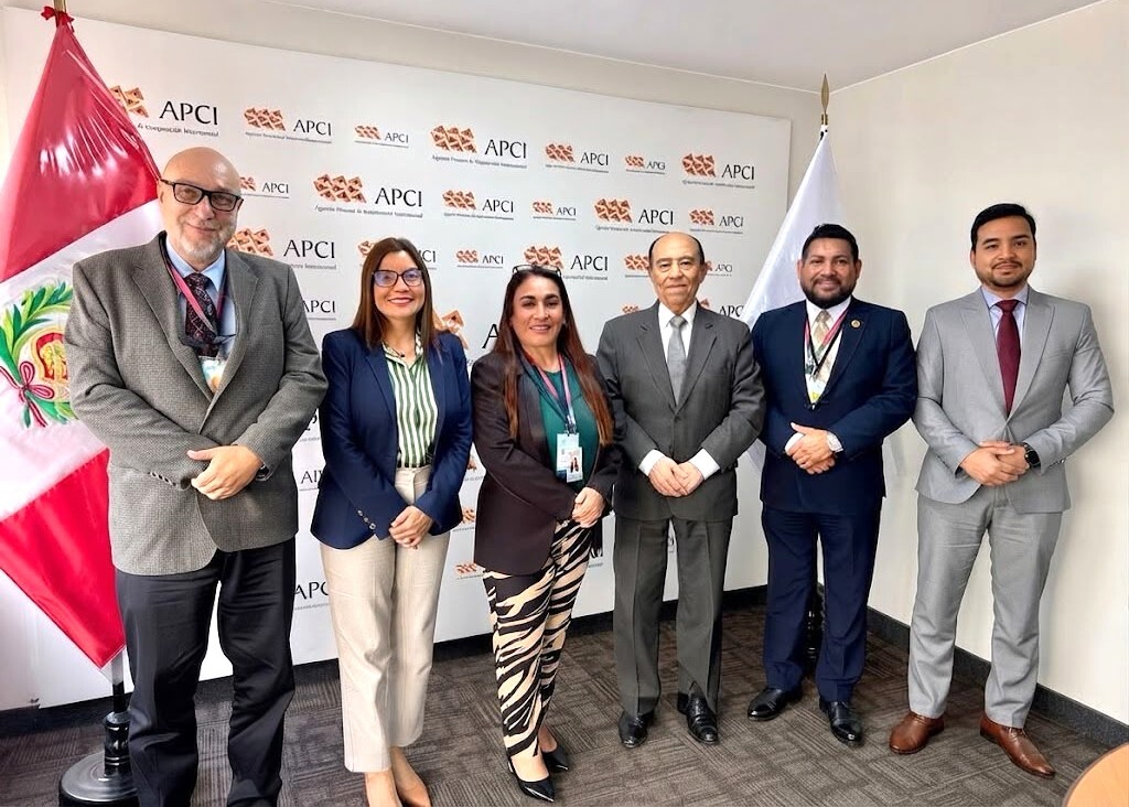 Representantes del Departamento de Cooperación Internacional del Congreso de la República y de la Agencia Peruana de Cooperación Internacional (APCI), durante la reunión de trabajo realizada el 23 de septiembre de 2026.